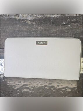 kate spade White Wallet with Navy Pattern Interior